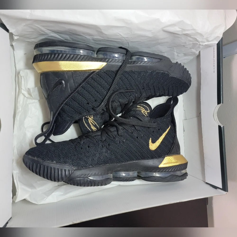 Nike LeBron XVI (16) - 10.5 MEN'S - Picture 5 of 8